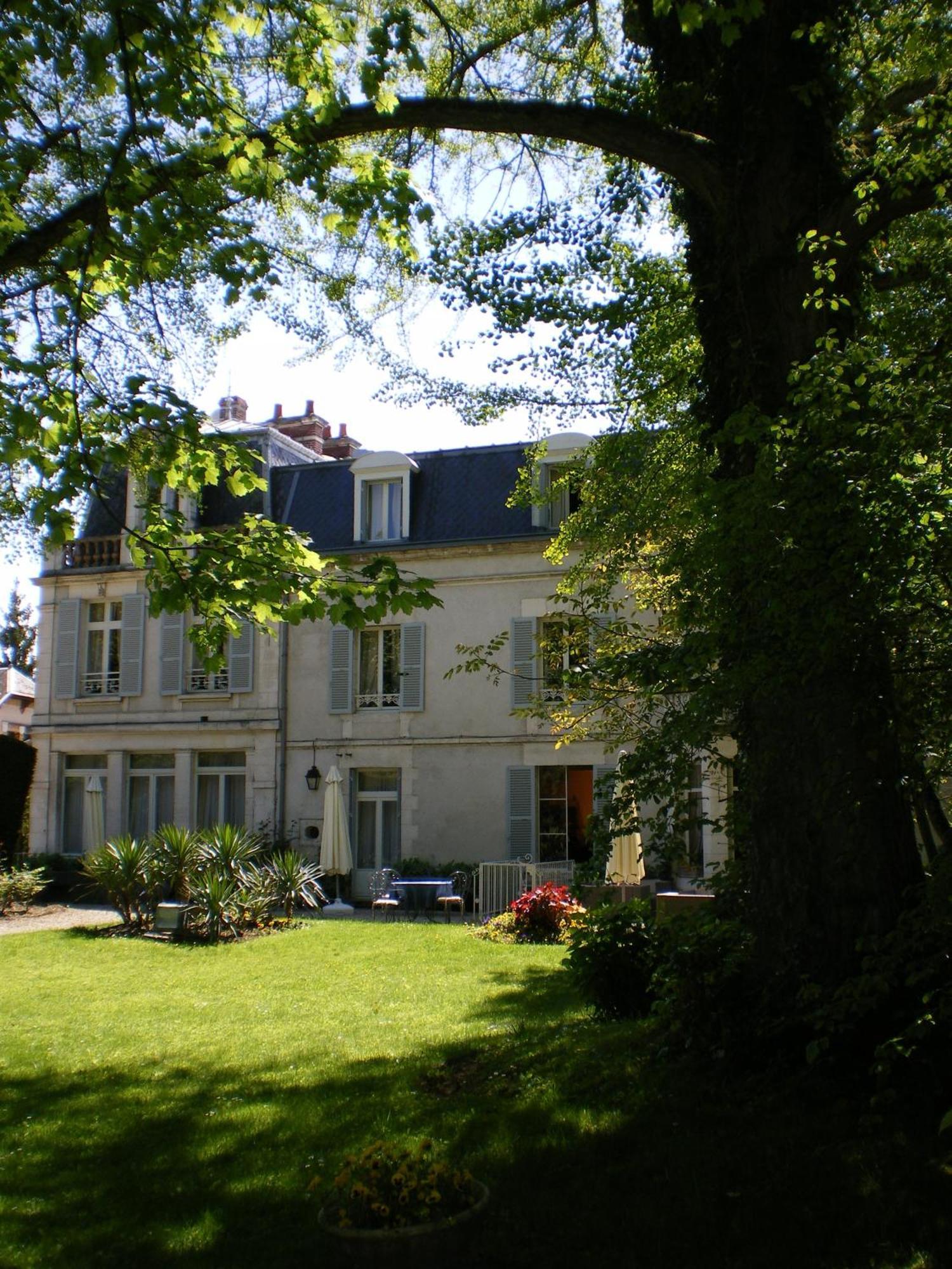 Hotel Les Marechaux Auxerre Eksteriør bilde